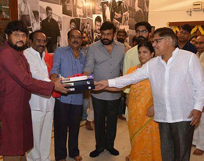 Chiranjeevi Historical Uyyalawada Narasimha Reddy Takes First Step!