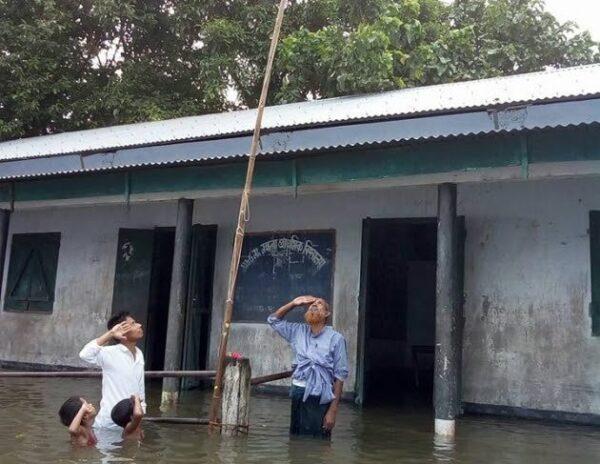 Good appreciation for India Independence Day Flag Hoisting Photo!