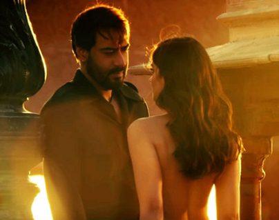 Ileana D'Cruz Dropped the Jacket on Her Own!