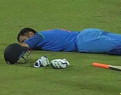 MS Dhoni Sleeps On The Field As Crowd Trouble Stops Match