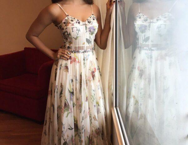 Pooja Hegde Shining as Gorgeous Doll