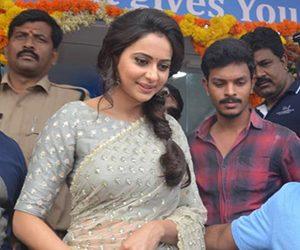 Rakul Preet Singh Launches Big C Mobile Show Room in Kurnool