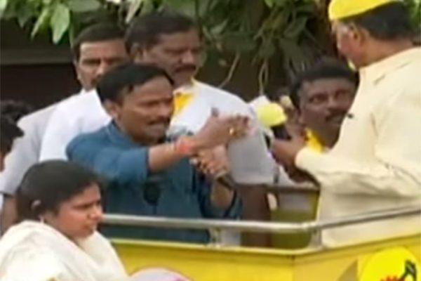 Venu Madhav satires on YS Jagan in Nandyala By-Election campaign