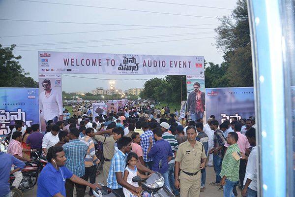 khammam-public-escaped-with-chairs-paisa-vasool-audio-launch