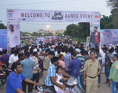 khammam-public-escaped-with-chairs-paisa-vasool-audio-launch