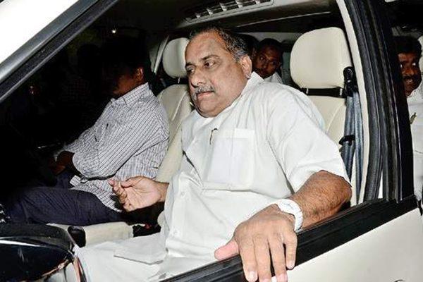 ys jagan behind Mudragada Padmanabham 