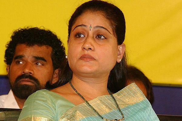 High Court Notice to Vijayashanthi
