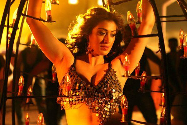 Laxmi Raai Hot Film Julie 2 Stayed Just Before Arrival