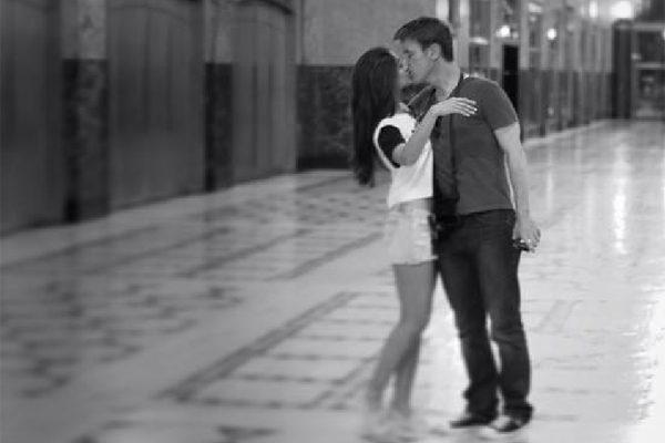 Not to Miss! Ileana D'cruz's Hot Kiss to Boyfriend