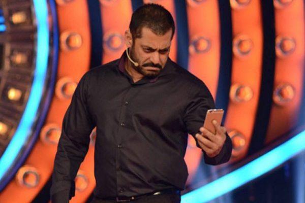 Salman Khan Breaks Fan Phone!