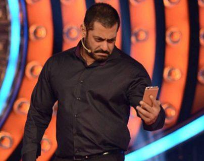 Bollywood Balayya Breaks Fan's Phone!
