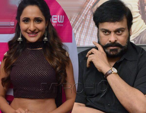 Sye Raa Narasimha Reddy Busy in Sketches - Chiranjeevi - Pragya Jaiswal-