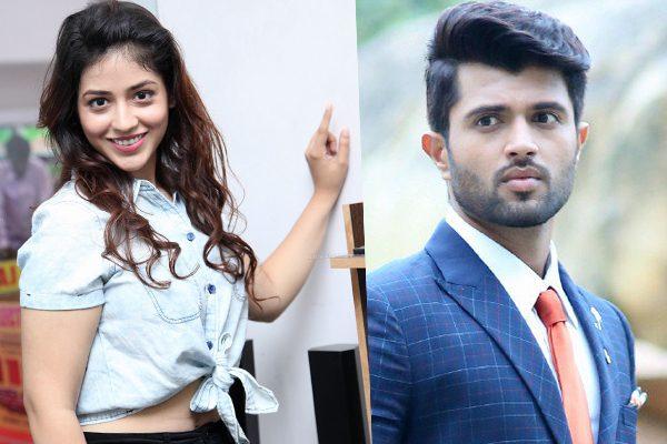 Andhra Girl Priyanka Jawalkar from Anantapur Romancing Vijay Devarakonda