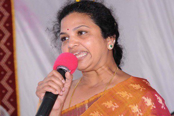 Butta Renuka Joined TDP by meeting Chandrababu Naidu