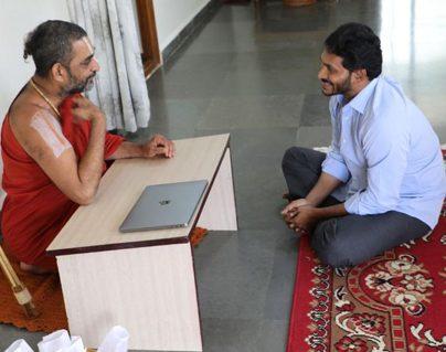 Chinna Jeeyar to Mediate Between YS Jagan and BJP