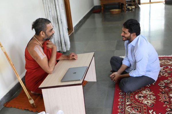 Chinna Jeeyar to Mediate Between YS Jagan and BJP
