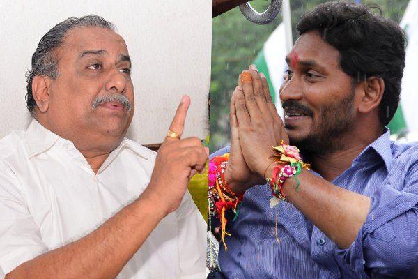 Mudragada Following Jagan's Odarpu Yatra Strategy