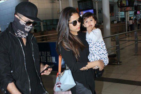 Shahid Kapoor Hiding His Face from Paparazzi