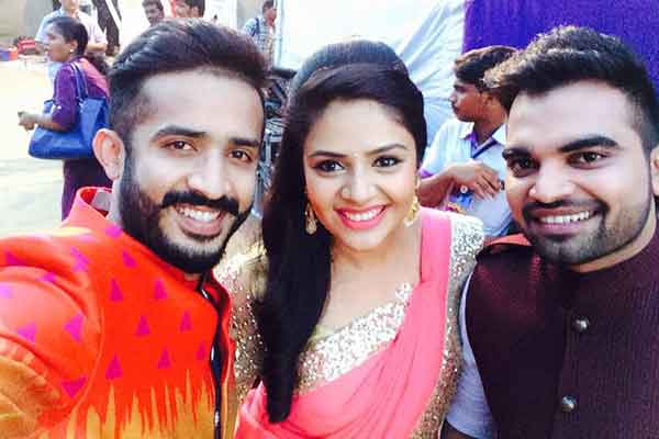 Sreemukhi - Ravi