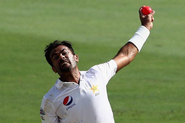 pakistani-bowler-wahab-riaz-misses-his-run-up-five-times-in-a-row