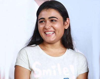 Arjun Reddy Girl Shalini Pandey Gets No Encouragement in Telugu!
