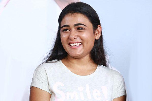 Arjun Reddy Girl Shalini Pandey Gets No Encouragement in Telugu!