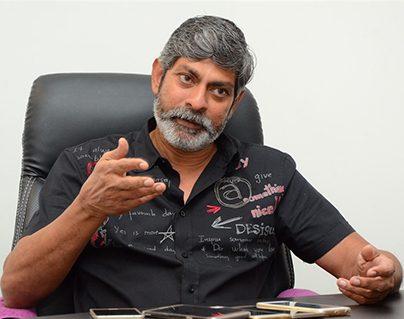 Jagapathi's Fun on Media for Nandi Controversy