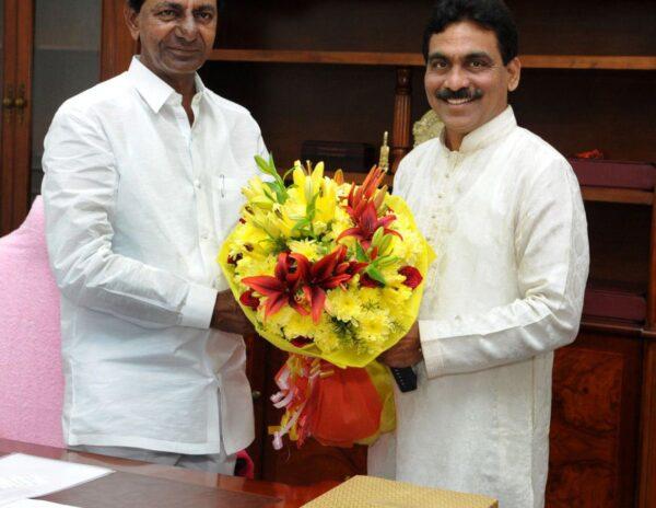 Pic Talk: Lagadapati Join Hands with KCR