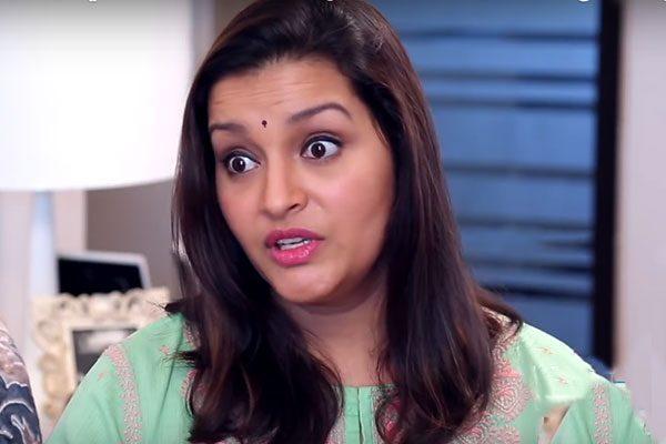 Renu Desai Fires on Social media