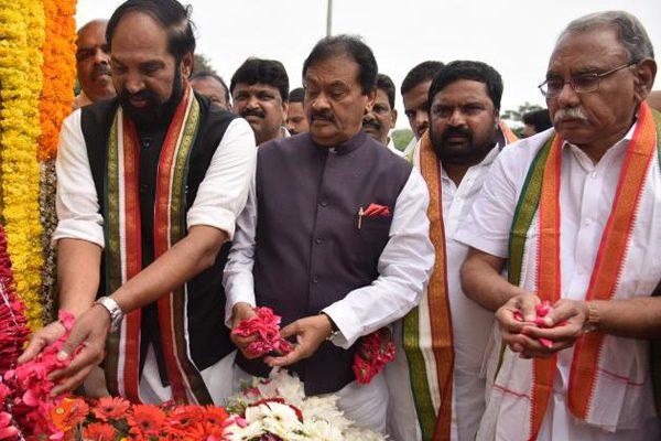 Telangana Congress Worried About Gujarat Result