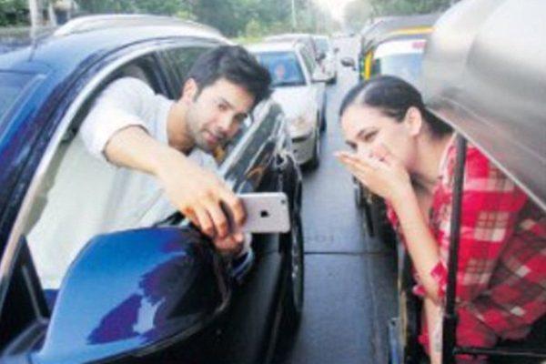 Varun Dhawan Traffic selfie Controversy