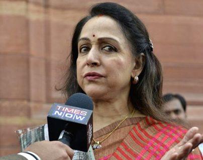 Dream-Girl-or-a-Dumb-Girl--Hema-Malini