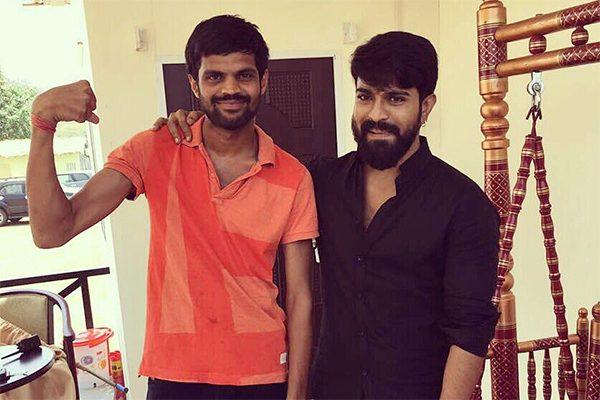 Jabardasth Mahesh Applauds Ram Charan.jpg