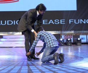 Pawan Kalyan Fan Selfie Agnyaathavaasi Audio Launch Function Event