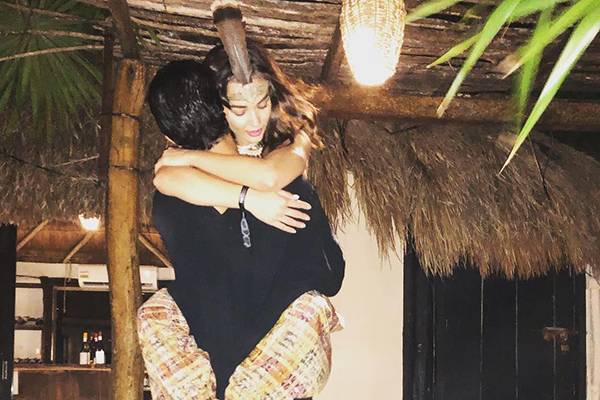 Amy Jackson - Hugging Boyfriend Goes Viral