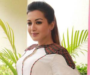 Catherine-Tresa-Latest-Stills-Photos
