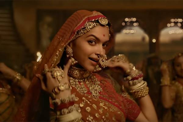 Deepika Padukone Padmaavat Ghoomar Song-