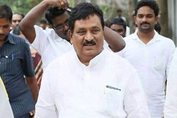 Deputy CM Nimmakayala Chinarajappa Canvoy car accident