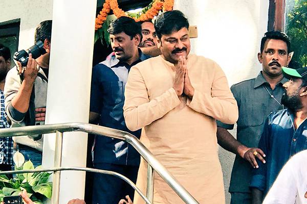 Doubts on chiranjeevi Sye Raa Narasimha Reddy