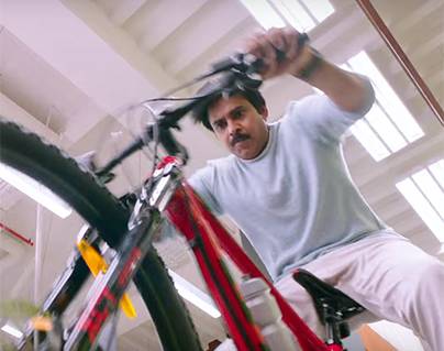 Pawan Kalyan Agnyaathavaasi Trailer -TDP Cycle Comments