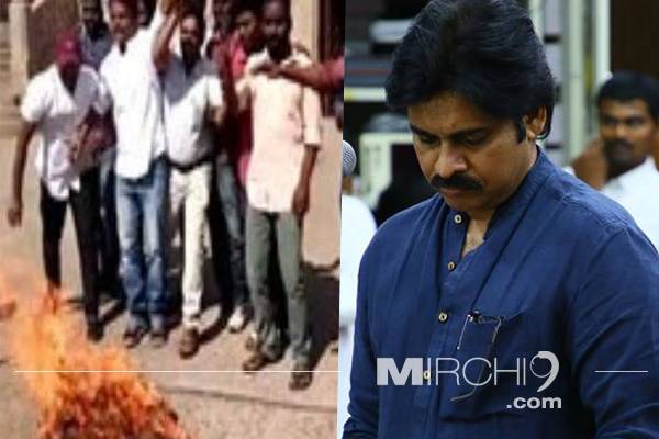 Pawan Kalyan Effigy burnt in Osmania University