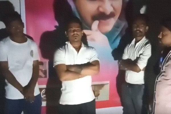 Pawan Kalyan Fans Severely Beating Pawan Kalyan Fan Video Goes Viral