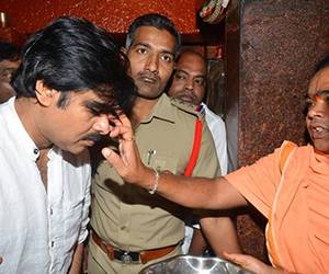 Pawan Kalyan - Sri Anjaneya Swamy Temple Kondagattu