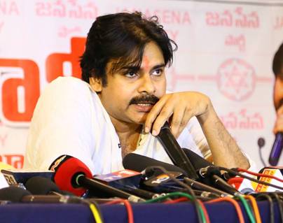 Pawan-Kalyan-Starts-With-Thumbs-Up-to-KCR-in-Telangana