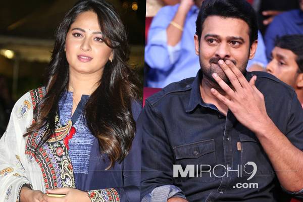 Prabhas & Anushka Shetty Maintaining Distance!