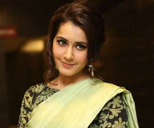 Raashi-Khanna-at-Touch-Chesi-Chudu-Pre-Release-Event-Photos