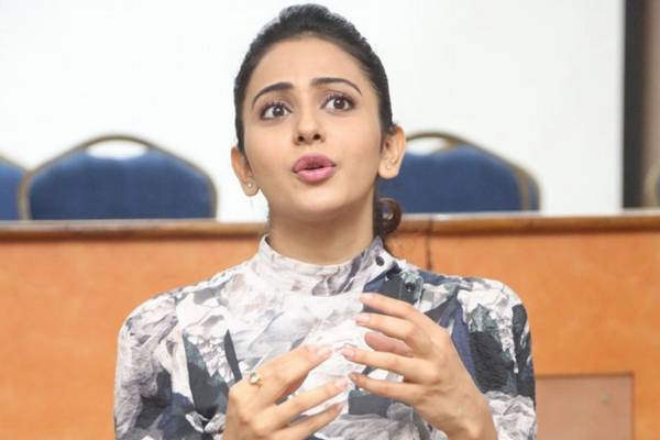 Rakul-Preet-Singh-into-War-of-Words-with-Tamil-Journo