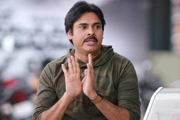 Severe Criticism on Pawan Kalyan's Feminine Expressions