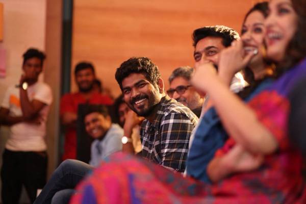 Thaanaa-Serndha-Koottam--Gang-Piracy