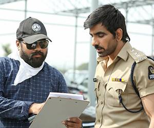 Touch Chesi Chudu Working Stills